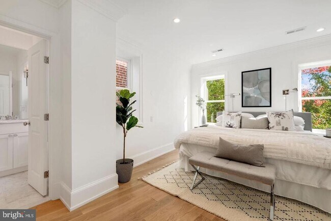 Building Photo - 1421 27th St NW