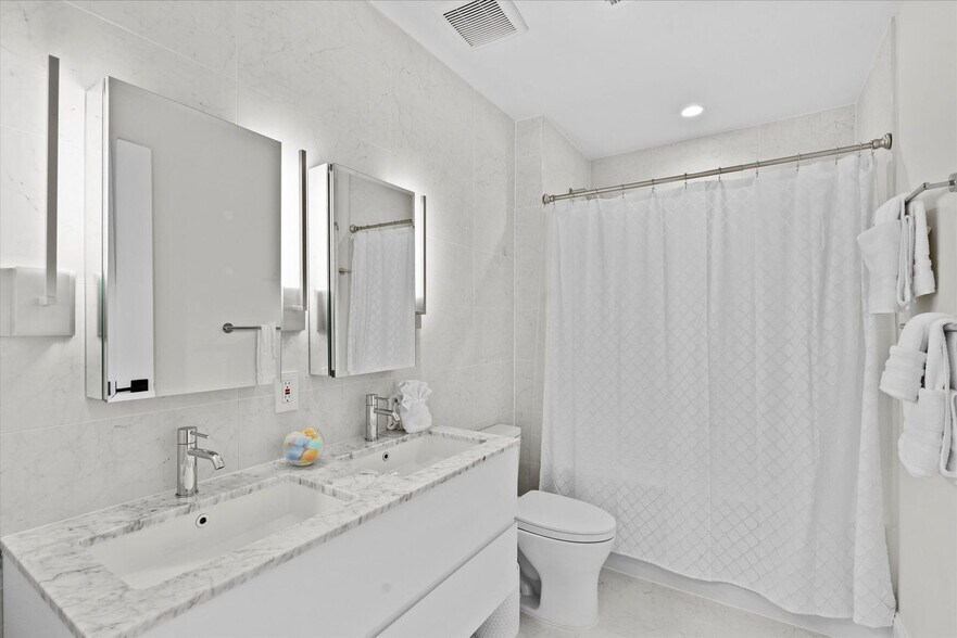 Building Photo - 2634 39th St NW