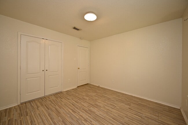 Building Photo - 12518 Sterlingstone Dr