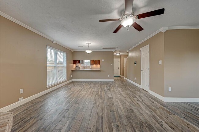 Building Photo - 502 Birdsong Dr