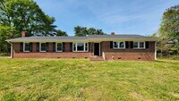 Building Photo - Spacious 3 Bedroom Home in District 6 – Re...