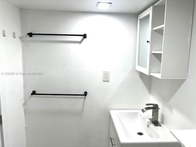 Building Photo - 4350 S University Dr