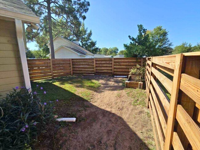 Building Photo - Prime Location! 4-Bedroom Home with Fenced...