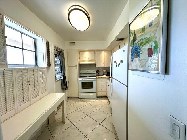 Building Photo - 2671 S Course Dr