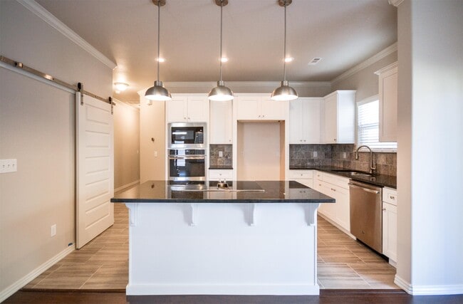 Building Photo - 641 N Keats Dr