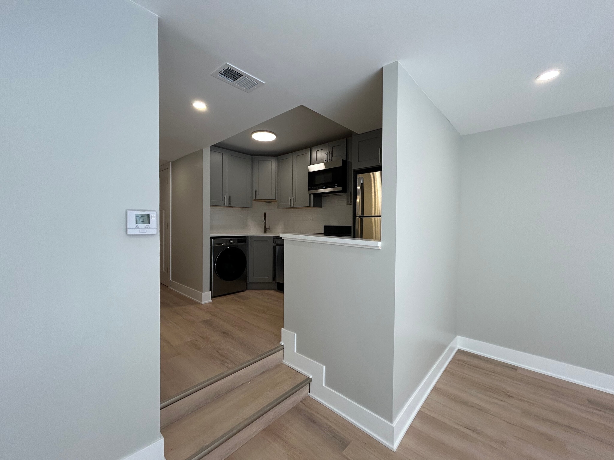 Building Photo - 1214 N La Salle Dr