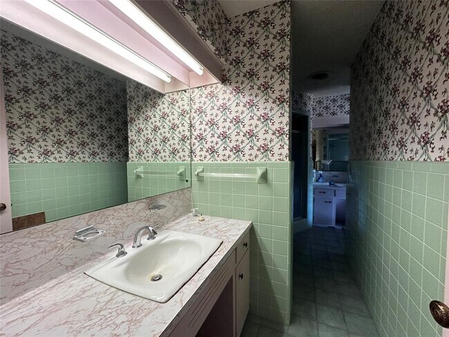 Building Photo - 180 Griesenbeck Ranch Rd