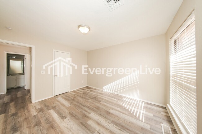 Building Photo - 11901 Blue Moon Ave