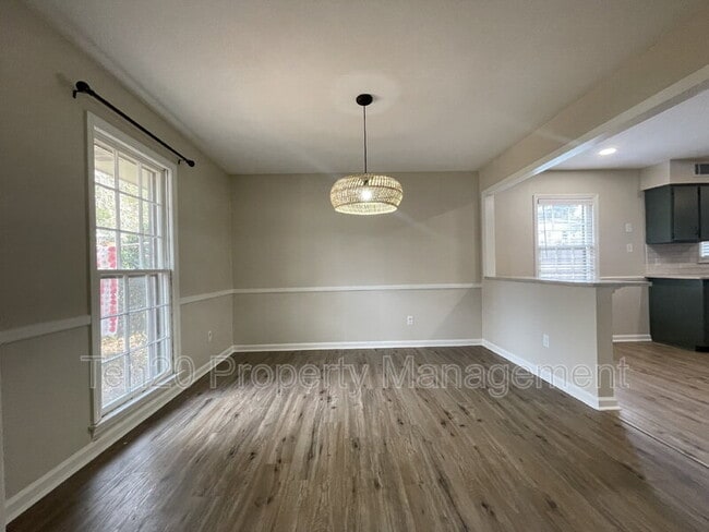 Building Photo - 2005 Landau Dr