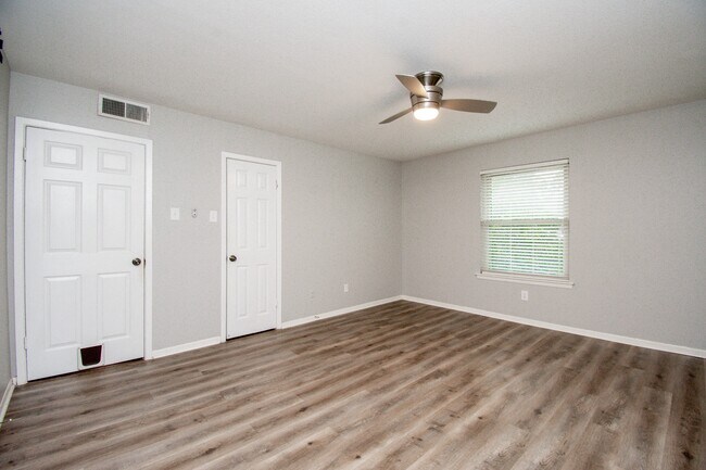 Building Photo - 7575 Katy Fwy