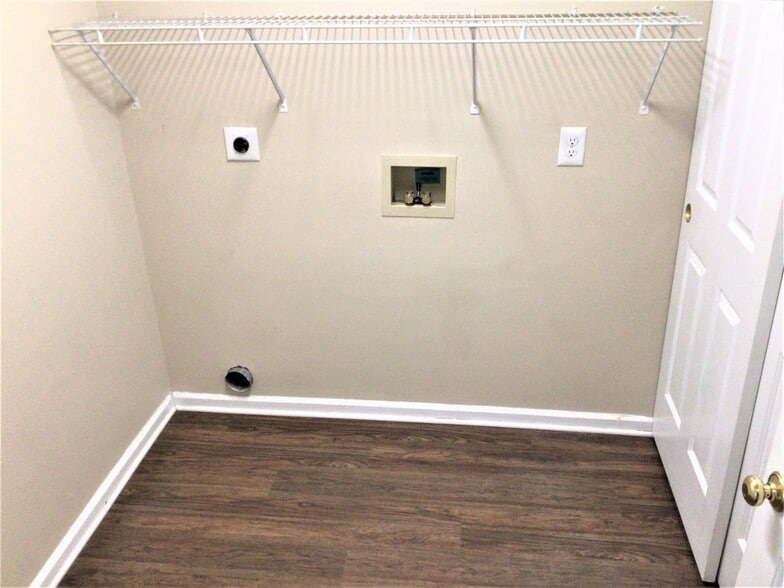 Building Photo - 2456 Miami Village Dr