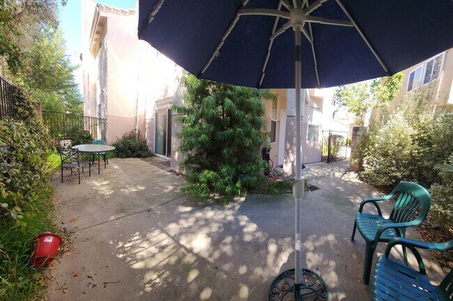 Building Photo - Fantastic home in the Arbors!