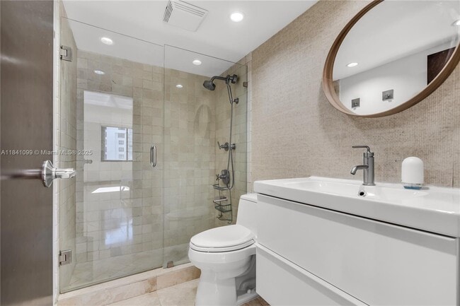 Building Photo - 540 Brickell Key Dr