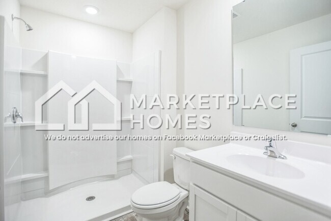 Building Photo - 2025 Southwood Cir
