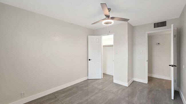 Building Photo - Gorgeous Remodel in Desirable North Central Phoenix Neighborhood