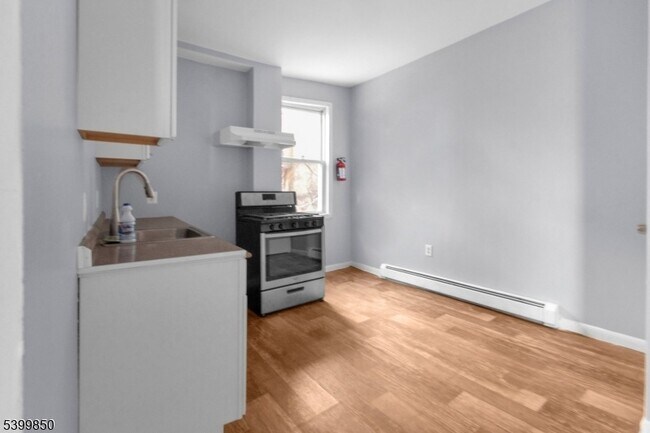 Building Photo - 95 1st St