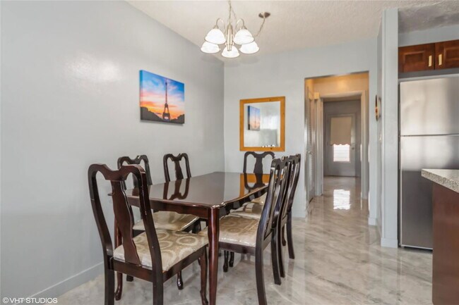 Building Photo - 800 SW 11th Ave