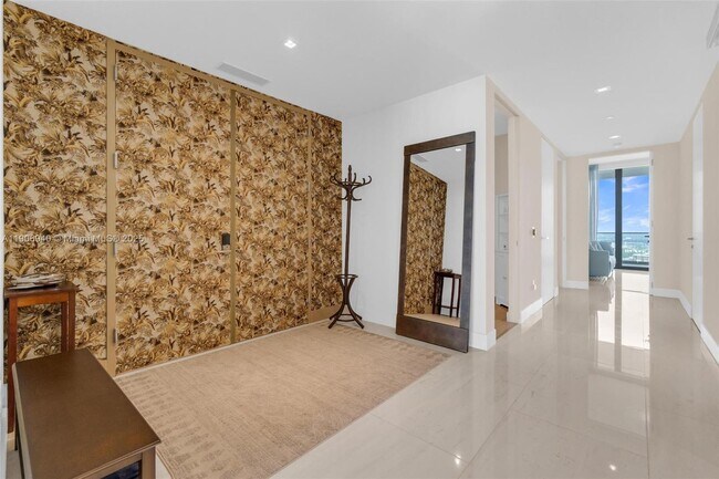 Building Photo - 18975 Collins Ave