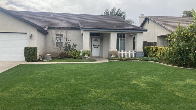 Building Photo - Coming Soon: 4-Bedroom Home with Pool & Wa...