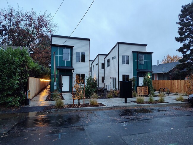 Building Photo - 4260 NE Going St