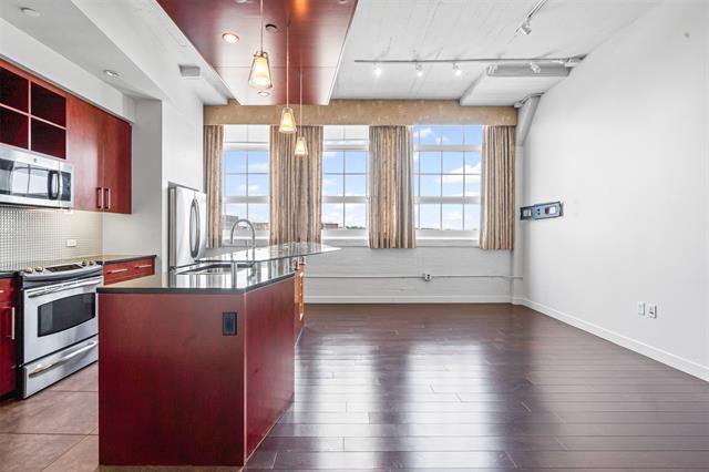 Building Photo - 2600 W 7th St