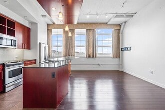 Building Photo - 2600 W 7th St