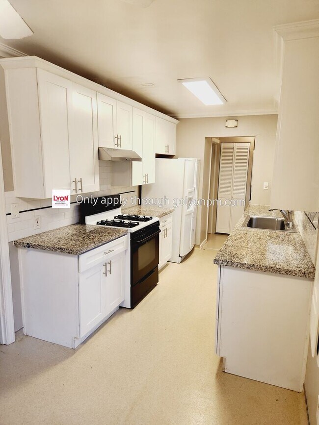 Building Photo - 936-940sa