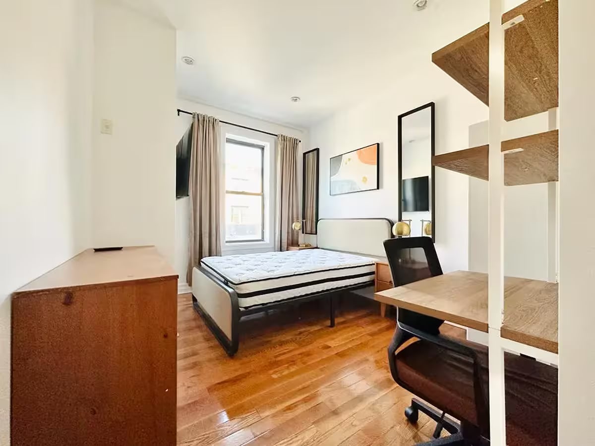 Building Photo - Furnished room/NOT APARTMENT