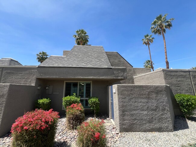 Building Photo - AVAILABLE NOW! 2 Bedroom / 2 Bathroom Cond...