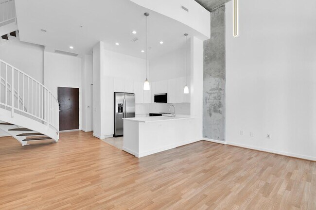 Building Photo - 300 S Australian Ave