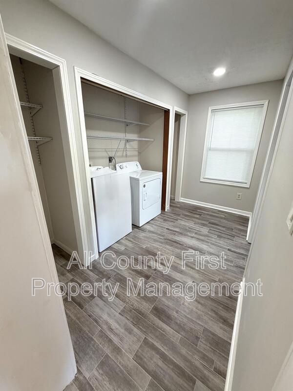 Building Photo - 2101 Holly Hill Dr