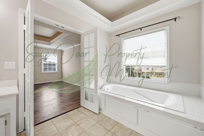 Building Photo - BEAUTIFUL HOME AVAILABLE NOW!!