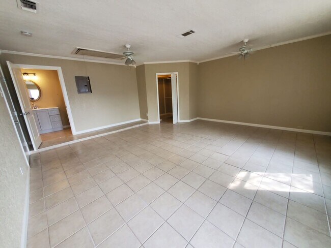 Building Photo - 3051 Heidi St