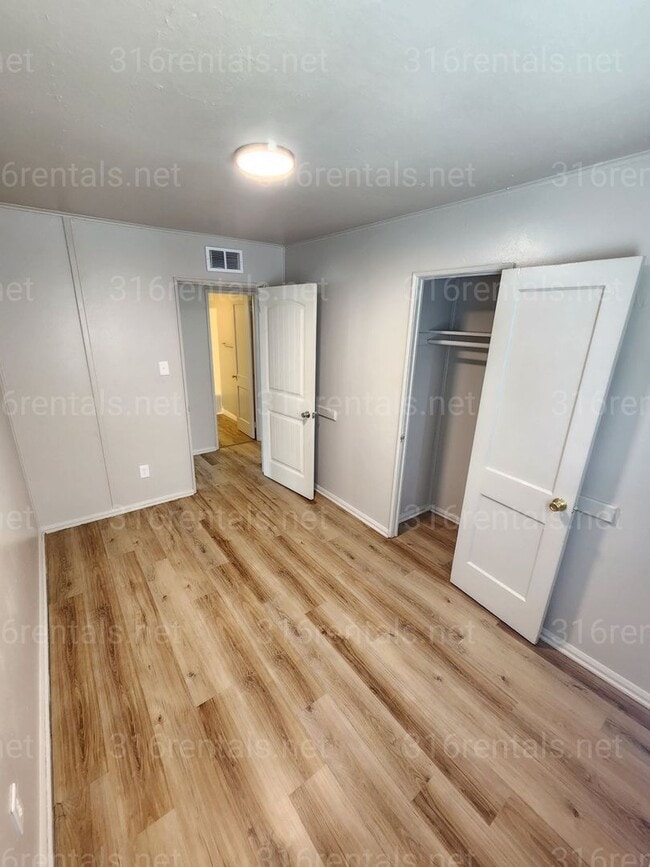 Building Photo - $975 - 3 bed 1 bath - Single Family Home