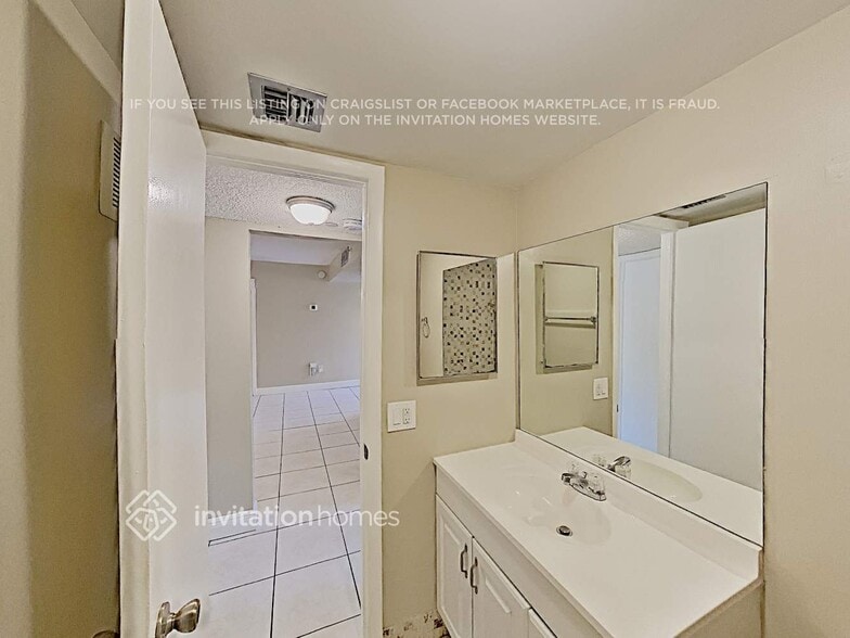 Building Photo - 8650 SW 133rd Avenue Rd