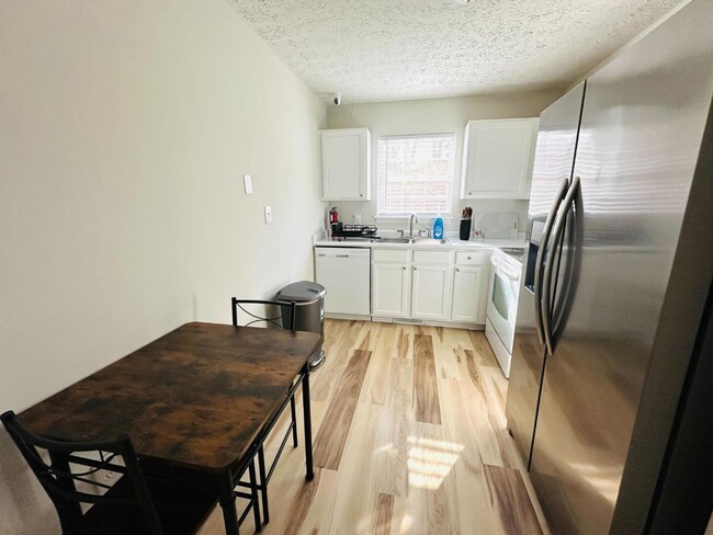 Building Photo - 5600 Brandycrest Dr