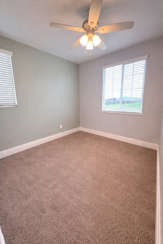 Building Photo - 3274 E Denali Dr