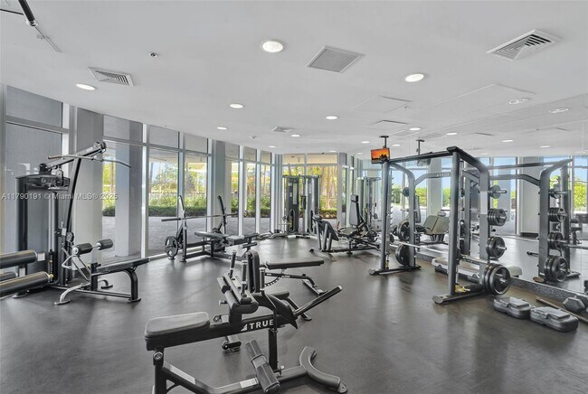 Building Photo - 6515 Collins Ave