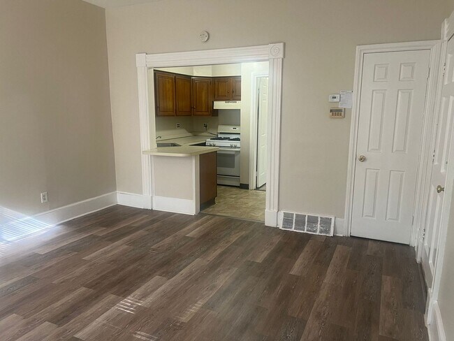 Building Photo - 33_517