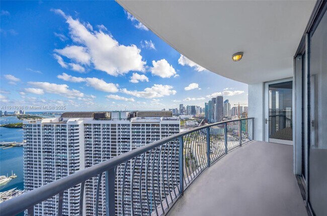 Building Photo - 1750 N Bayshore Dr