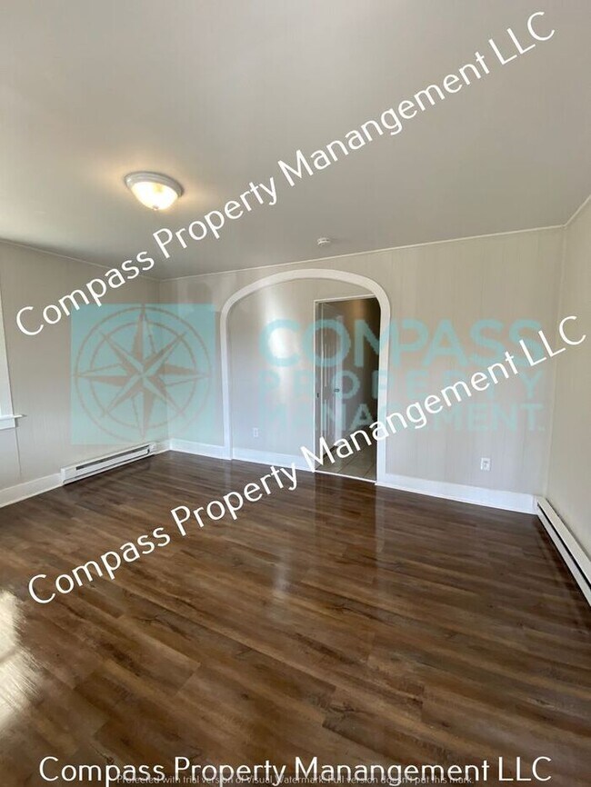 Building Photo - $1195 - 2 Bed, 1 Bath 1st Floor Apartment ...
