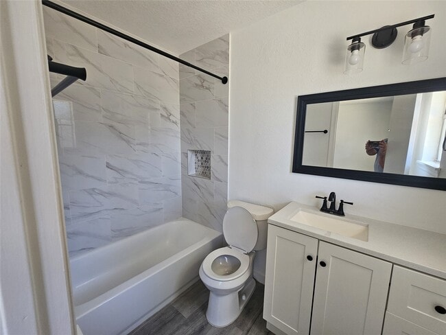 Building Photo - 2519 Piddler Dr