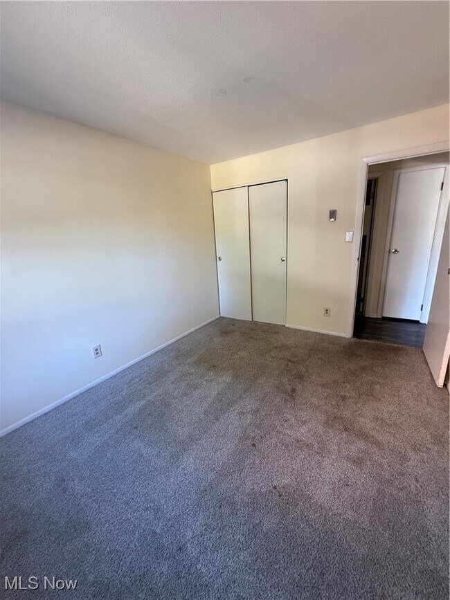 Building Photo - 1019 Maple Ave