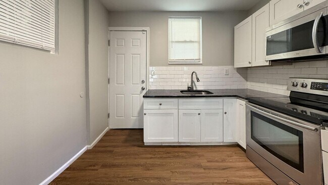 Building Photo - Move-In Ready 3BR Row Home in North Philly – Updated Kitchen & Bath