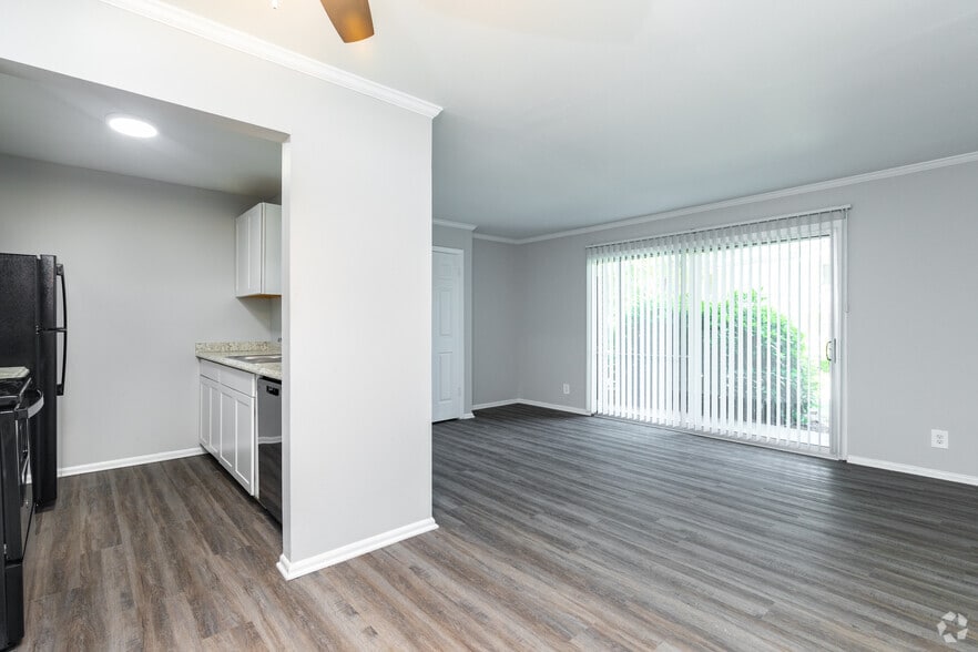 1BR, 1BA- Royale Reno - Free heat, hot water, water & sewer, and t...
