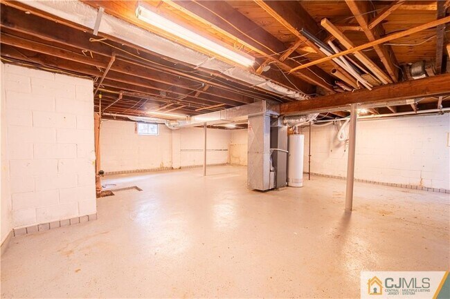 Building Photo - 16 Holmes St