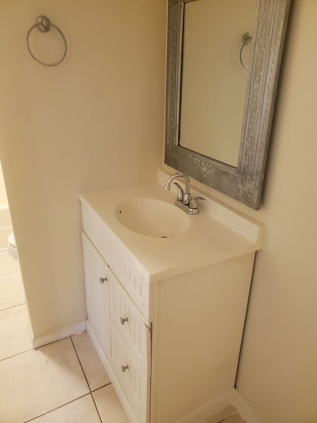 Building Photo - *$250 off first months rent for qualified ...