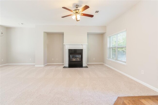 Building Photo - 860 Riverdance Dr NW