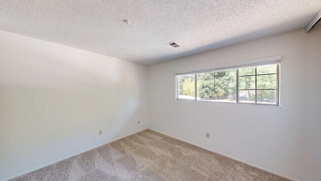 Building Photo - 18235 Happy Ln