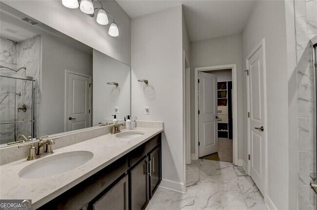 Building Photo - 811 Pineberry Ct